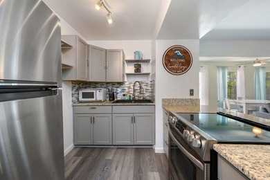 Welcome to Gulf Terrace in the heart of Destin! This one-bedroom - photo 8