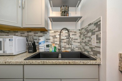 Welcome to Gulf Terrace in the heart of Destin! This one-bedroom - photo 9