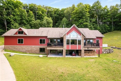 With a commanding overlook of Sturgeon Bay, Cecil Bay, the