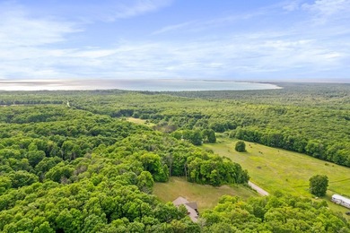 With a commanding overlook of Sturgeon Bay, Cecil Bay, the