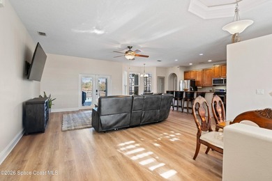 Custom Built and Absolutely Stunning pool home on a corner - photo 19