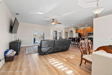 Custom Built and Absolutely Stunning pool home on a corner - photo 20