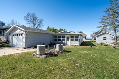 Lake Poygan Home For Sale in Larsen Wisconsin
