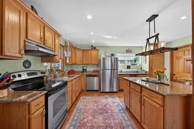 Set along the scenic Delaware River, this charming saltbox-style - photo 3