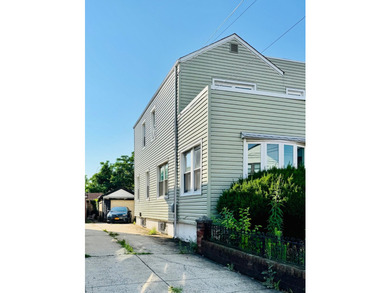 Detached property opportunity in Rosedale, Queens, offering - photo 3