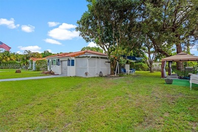 Welcome to this cozy home with a private in-law quarters and - photo 4