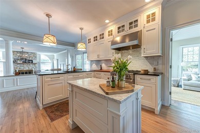 Move right into this spectacular 4 BR, 2.5 BA colonial in the - photo 5