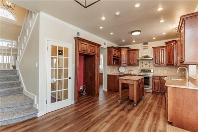 Set in Kings Crossing, one of the area's most sought after - photo 16