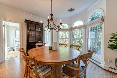Move right into this spectacular 4 BR, 2.5 BA colonial in the - photo 6