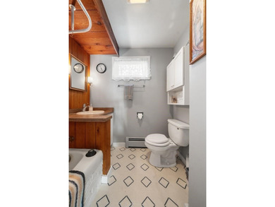 Year-round Lake Winnebago cottage with 70' of frontage on a 0 - photo 16