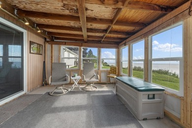 Year-round Lake Winnebago cottage with 70' of frontage on a 0 - photo 17