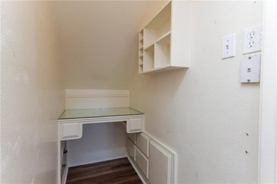 Set in Kings Crossing, one of the area's most sought after - photo 18