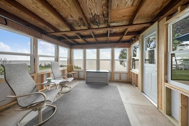 Year-round Lake Winnebago cottage with 70' of frontage on a 0 - photo 18