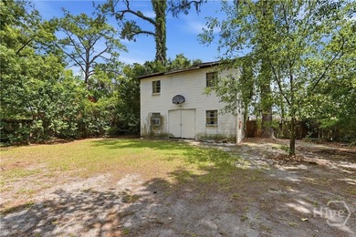 Spacious 3 bedroom 1.5 bath brick home with wood floors in - photo 22