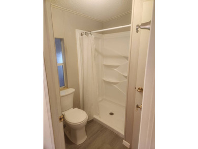 SPACIOUS YARD, CORNER LOT, PRIVACY - Welcome home to this - photo 22