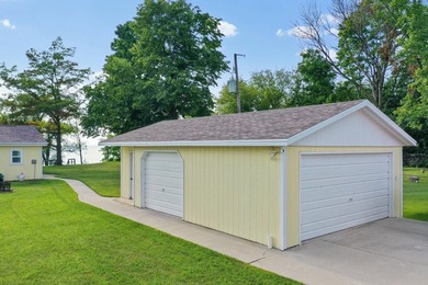 Year-round Lake Winnebago cottage with 70' of frontage on a 0 - photo 24