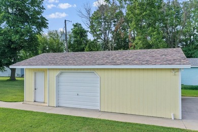 Year-round Lake Winnebago cottage with 70' of frontage on a 0 - photo 25
