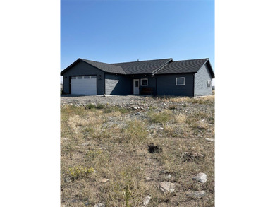 Custom ranch-style living with room to breathe and views that - photo 29