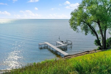 Year-round Lake Winnebago cottage with 70' of frontage on a 0 - photo 30