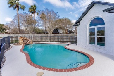 Set in Kings Crossing, one of the area's most sought after - photo 31