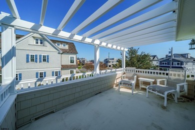 Spanning over 3,600 sqft, 407 E Atlantic Blvd offers 4 bedrooms - photo 32