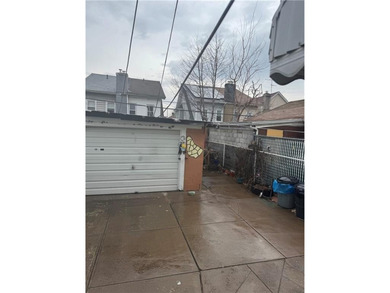 This beautiful semi-attached 3-bedroom duplex in the heart of - photo 6