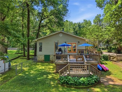 Tucked away along the shoreline of Lake Hamilton in a peaceful - photo 2