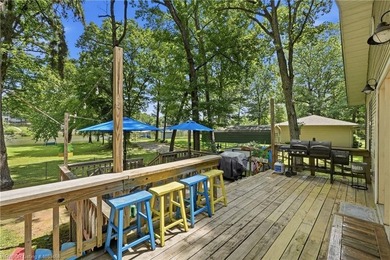 Tucked away along the shoreline of Lake Hamilton in a peaceful - photo 6