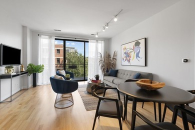 Large, updated 1 bedroom/1.5 bath in the heart of River West in - photo 3
