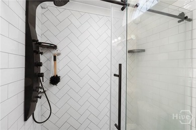 Rare find in Georgetown: over 2,000 sq ft of single-level living - photo 33