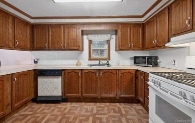 Tucked away in Calverton Meadows, a private setting within a - photo 8