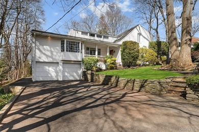 Welcome to 2 Hickory Hill, a classic expanded cape ideally - photo 1