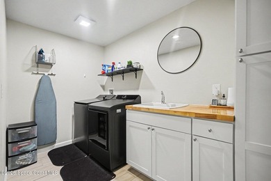 Welcome to this exceptional 4-bedroom, 3.5-bathroom - photo 29