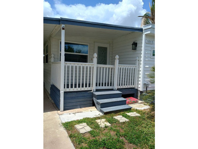2 Beds 2 Baths - House 4000 24th St N, St Petersburg, FL - photo 2