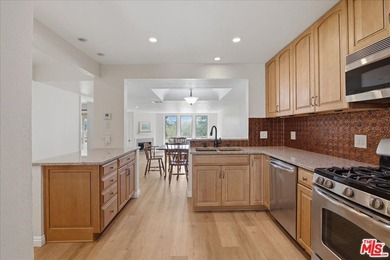 Live on the 8th Hole Fully Remodeled Luxury Condo Golf Course - photo 11