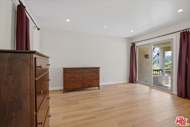 Live on the 8th Hole Fully Remodeled Luxury Condo Golf Course - photo 13