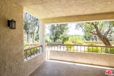 Live on the 8th Hole Fully Remodeled Luxury Condo Golf Course - photo 14