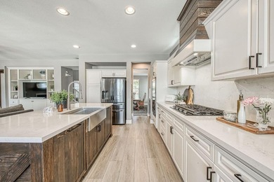 Located on a quiet cul-de-sac in the prestigious Quail Lake - photo 14