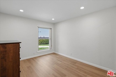 Live on the 8th Hole Fully Remodeled Luxury Condo Golf Course - photo 21