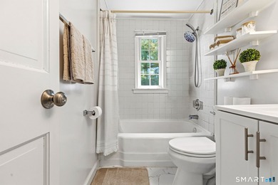Updated Home in Prime Norwalk Location! This beautifully - photo 21