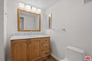 Live on the 8th Hole Fully Remodeled Luxury Condo Golf Course - photo 23
