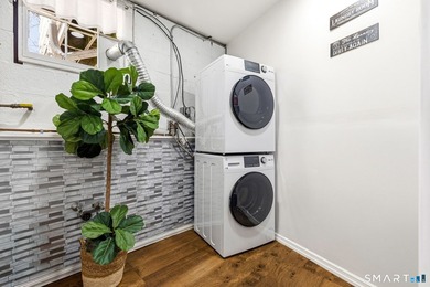 Updated Home in Prime Norwalk Location! This beautifully - photo 23