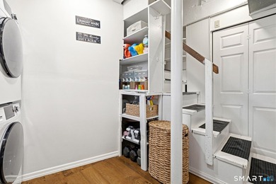 Updated Home in Prime Norwalk Location! This beautifully - photo 24