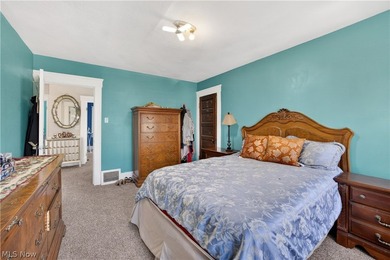 Welcome to this spacious 4-bedroom, 2-bath colonial offering - photo 32