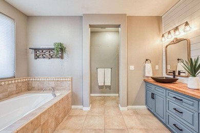 Located on a quiet cul-de-sac in the prestigious Quail Lake - photo 33