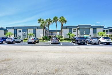 Lake Condo For Sale in Boca Raton, Florida