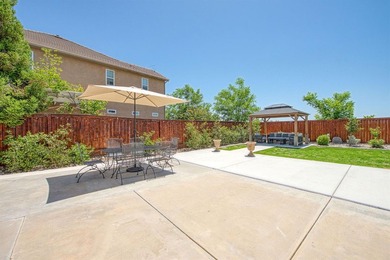 Located on a quiet cul-de-sac in the prestigious Quail Lake - photo 44