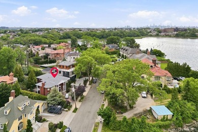 Experience ultra-luxurious living in one of New York's most - photo 34