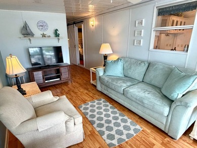 Welcome to this well-maintained 1996 Skyline single-wide home - photo 6