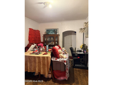 Location, location... This adorable three bed ,two bath bungalow - photo 3